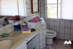 Upstairs Bathroom Before